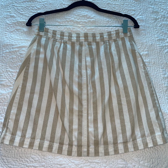 Old Navy White and Tan Striped Button Down Mini Skirt - Picture 2 of 3